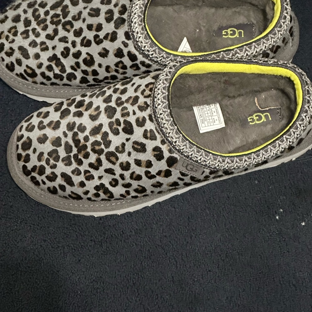 Slippers - Picture 3 of 3